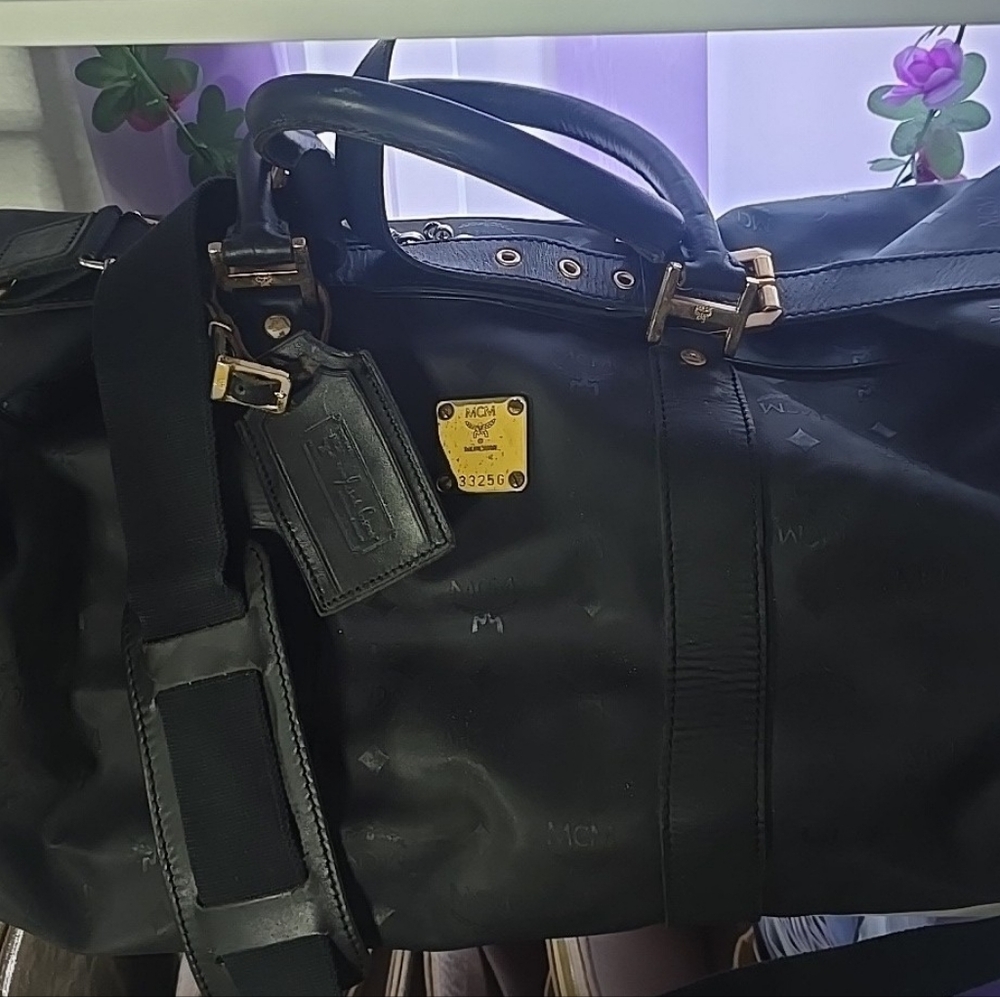 MCM Boston Black & Gold Nylon Weekender (STRAP/LUGGAGE TAG)(EUC)(COA)✨️🖤✨️ - Picture 7 of 13
